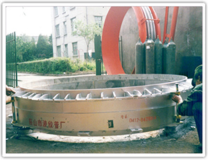 耐高温波纹补偿器